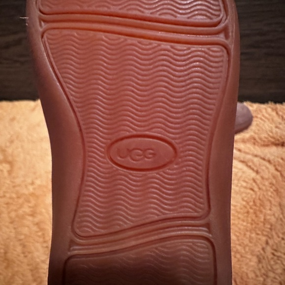 UGG Tan Kids Boots - Picture 4 of 6